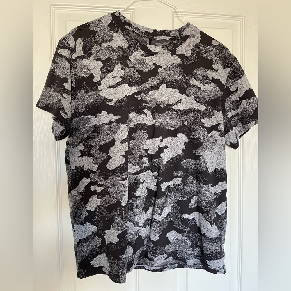 Lululemon black and gray camo loose fit tee. Size 12